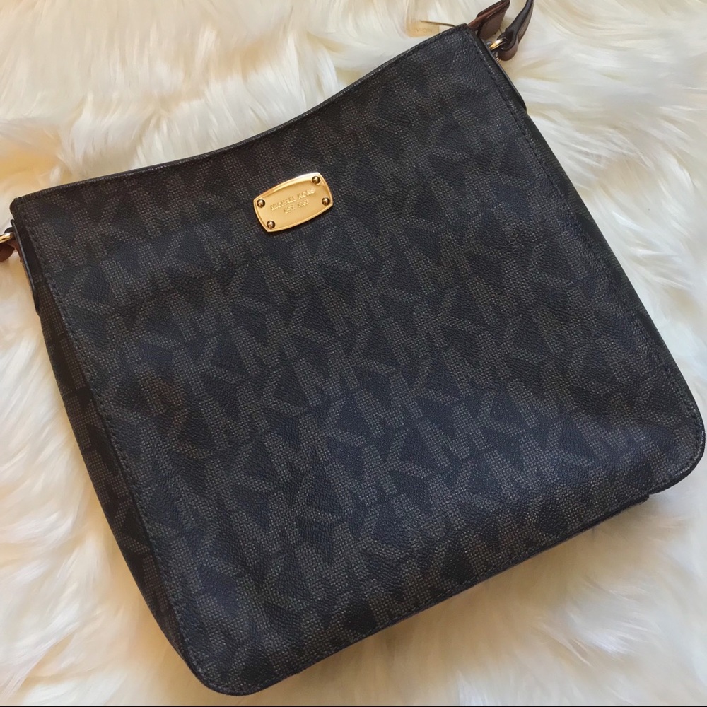 MUST GO!! NWOT Michael Kors Jet Set Messenger Bag